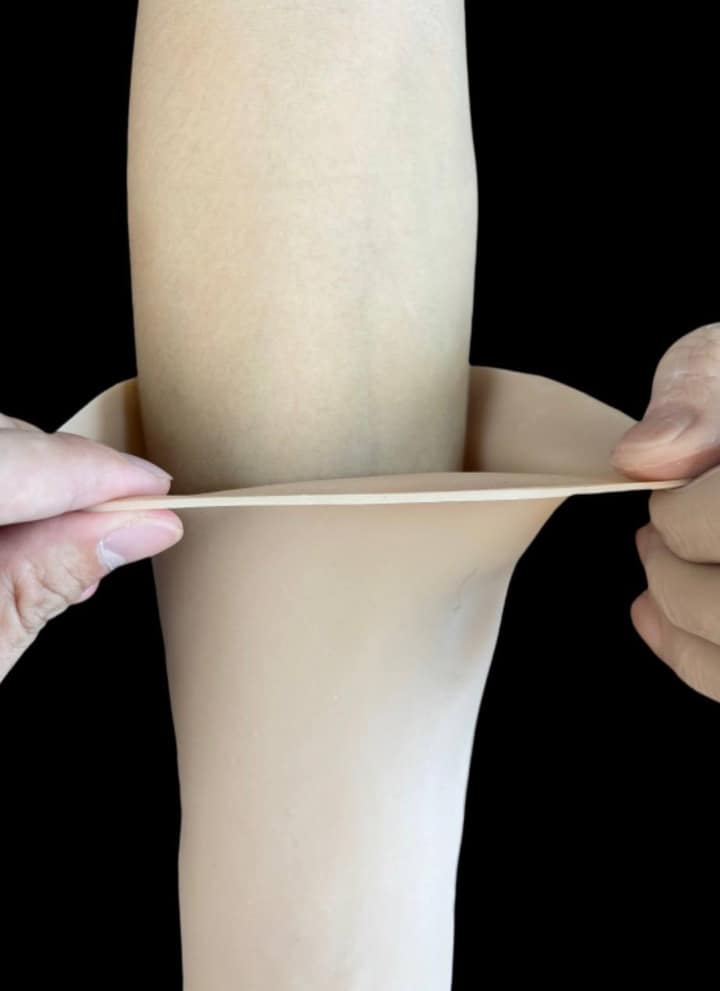 Silicone hands detail view 3